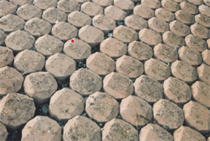 Foto van PIT-Polygoon betonzuilen.